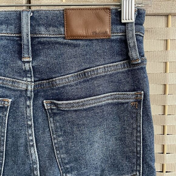 Madewell THE PERFECT VINTAGE JEANS Women’s Size 26 Medium Blue Denim Raw Hem - Picture 5 of 11